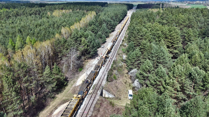 skrócenie czasu podróży, maszyna AHM, prace na linii, Włoszczowice, LK73, Nida, podniesienie prędkości