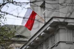 centrala, budynek, iluminacja, flaga biało-czerwona, dekoracja