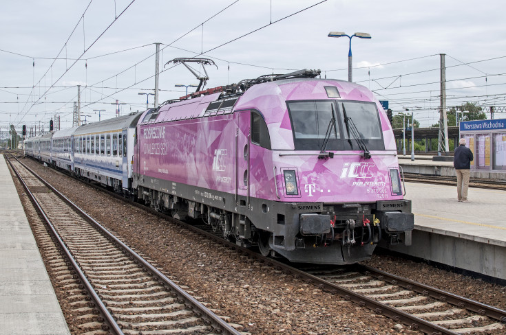 dworzec, peron, Warszawa, Warszawa Wschodnia, pociąg, dworzec kolejowy, PKP Intercity, tor