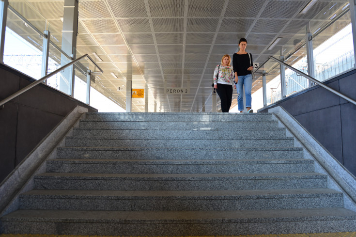 dworzec, pasażer, peron, Gdańsk, przejście podziemne, dworzec kolejowy, Gdańsk Wrzeszcz, schody