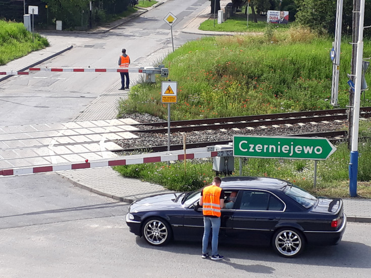 bezpieczny przejazd, bezpieczny piątek, przejazd kolejowo-drogowy, szlaban na ryzyko, kierowca, edukacja, edukacja dorosłych