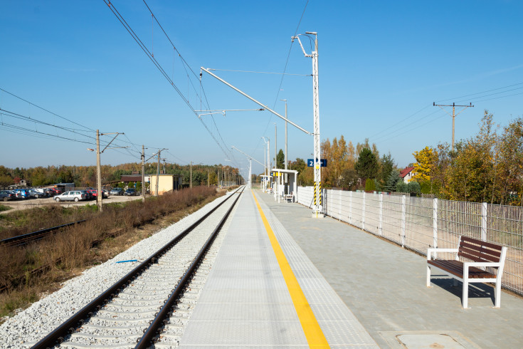 POIiŚ 2014-2020, LK8, Krężel, nowa infrastruktura pasażerska, przebudowany przystanek, zmodernizowany peron, nowy peron