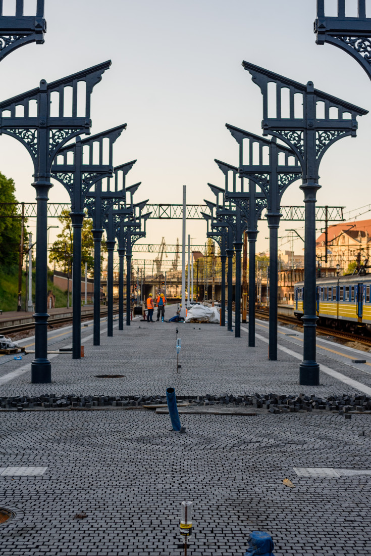 peron, przejście podziemne, stacja, tunel, wiata, Gdańsk Główny