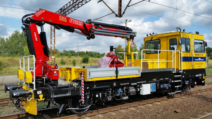 bezpieczeństwo, podbijarka, transport towarowy, nowy sprzęt, inwestycja