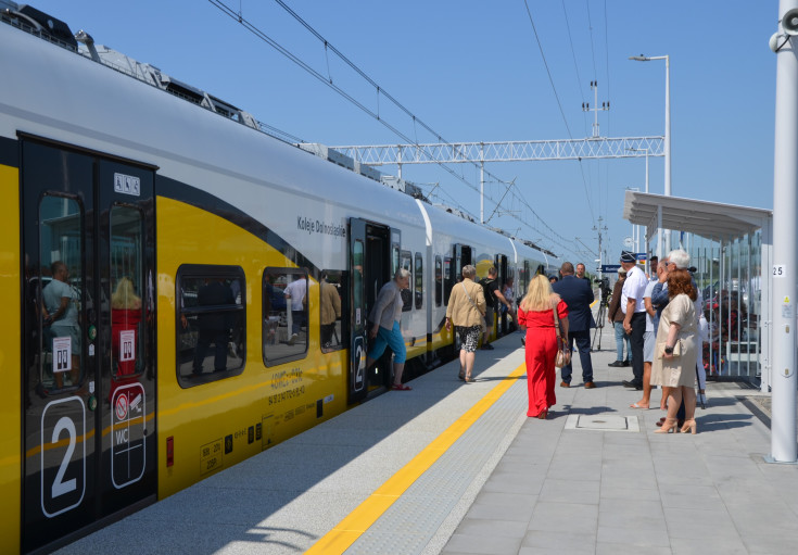 pasażer, nowy przystanek, nowa infrastruktura, pociąg osobowy, Kunice