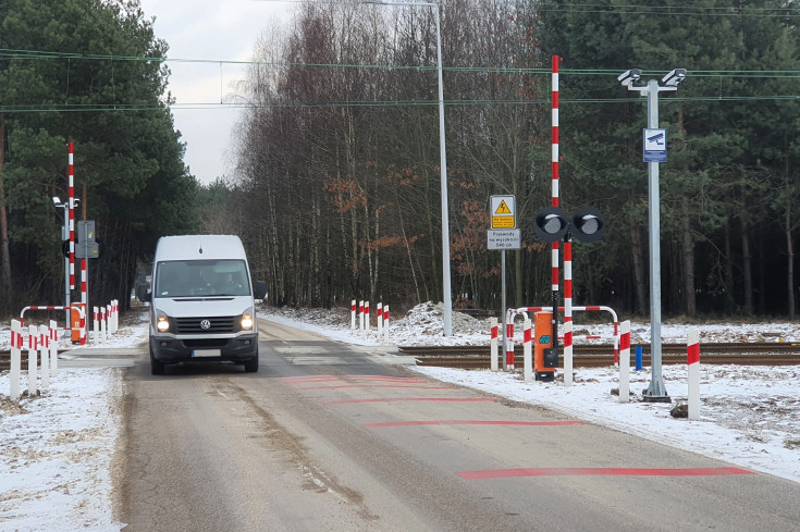 przejazd kolejowo-drogowy, samochód osobowy, Włoszczowice