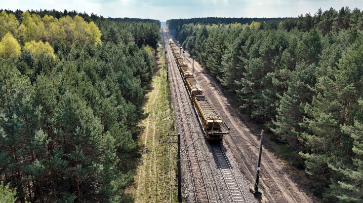 skrócenie czasu podróży, maszyna AHM, prace na linii, Włoszczowice, LK73, Nida, podniesienie prędkości