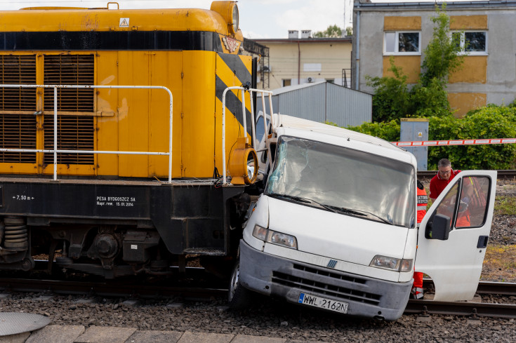 bezpieczny przejazd, wypadek, kampania społeczna, przejazd kolejowo-drogowy, straż pożarna, ratownictwo medyczne, ratownictwo, wypadek na przejeździe, wydarzenie plenerowe, symulacja zderzenia, służby ratownicze