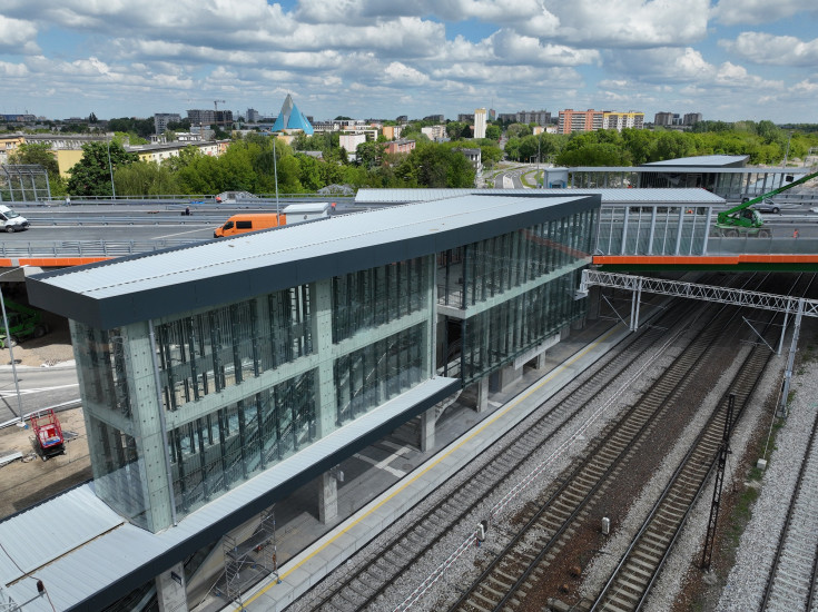 nowy przystanek, nowa winda, nowa infrastruktura, Radom Wschodni, nowy peron, szklana galeria