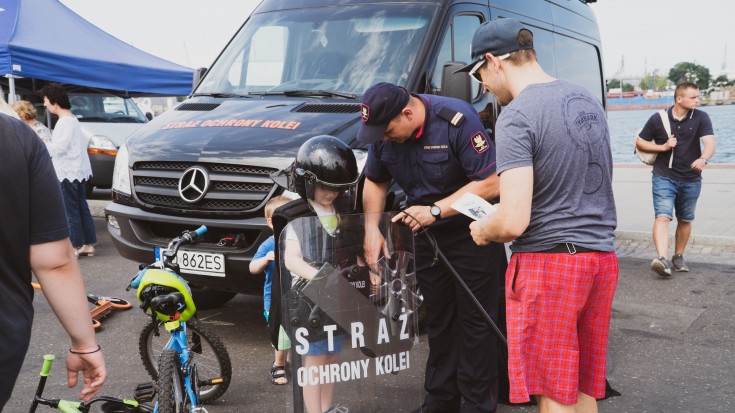 SOK, Straż Ochrony Kolei, bezpieczny przejazd, kampania społeczna, szlaban na ryzyko, Gdynia, edukacja, edukacja dzieci, wydarzenie plenerowe, stoisko, stoisko kampanii, Moto Safety Day, edukacja dorosłych