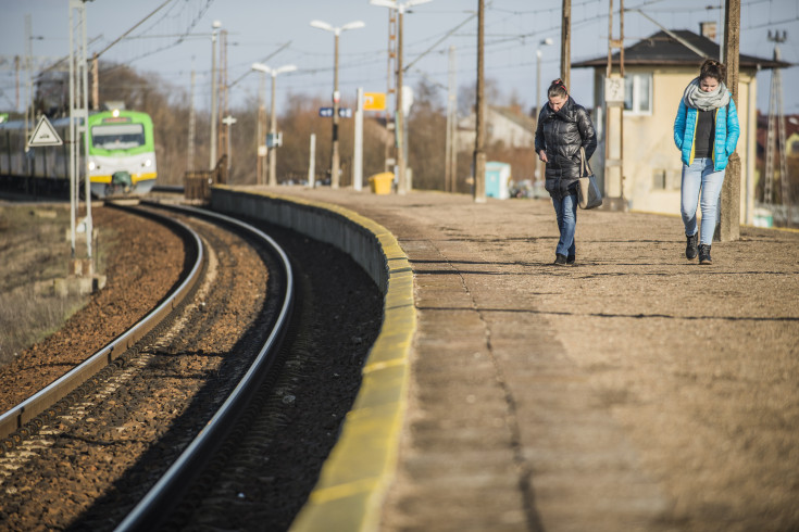 pasażer, peron, CEF, Łącząc Europę, E20, tor, przed modernizacją, LK3, Mysłaków, przystanek, inwestycja