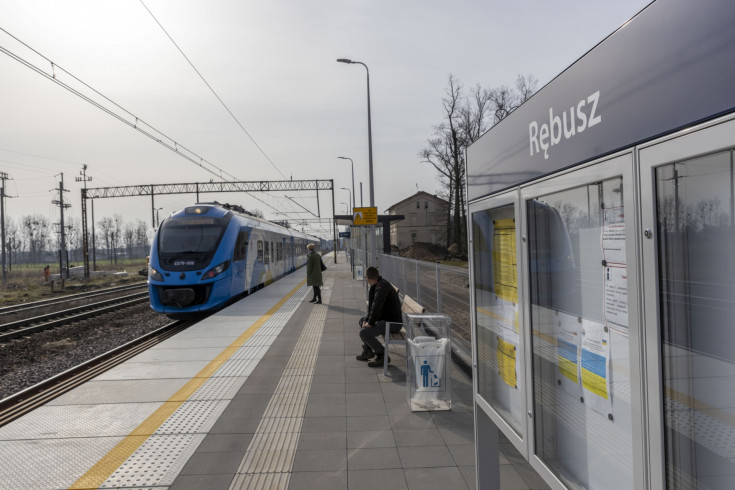 pasażer, E59, gablota, nowa infrastruktura pasażerska, pociąg pasażerski, nowy peron, Rębusz