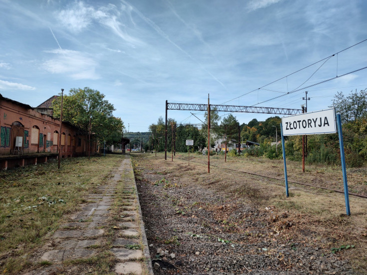 peron, stacja, Złotoryja