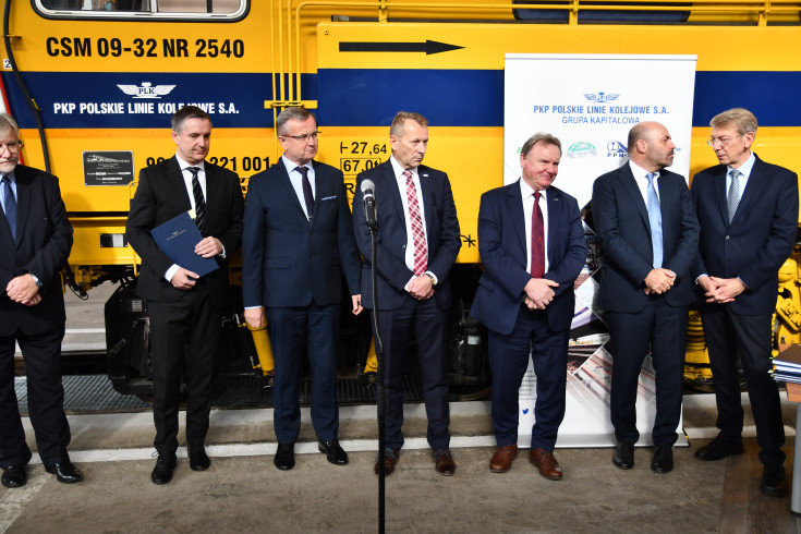 PNUIK, PPM-T, Dolkom, Plasser & Theurer, Grupa Kapitałowa PLK, nowa maszyna, ZRK-DOM