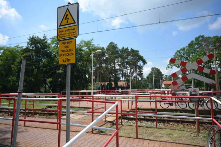 bezpieczeństwo, krzyż św. Andrzeja, Józefów, przejście pieszo-rowerowe