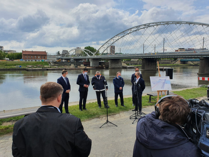 Kraków, E30, Kraków Główny Towarowy, Rudzice, Merchel Ireneusz, Adamczyk Andrzej, briefing prasowy, nowa infrastruktura, otwarcie mostu kolejowego, Ćwik Piotr