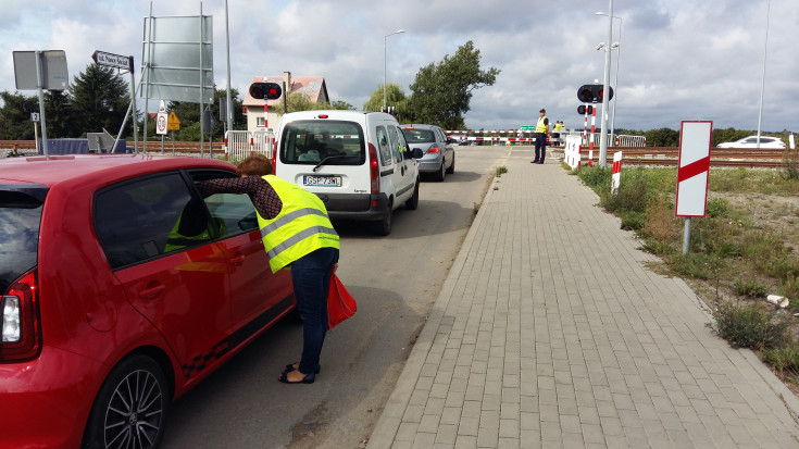 bezpieczny przejazd, Gdańsk, bezpieczny piątek, żółta naklejka, naklejka