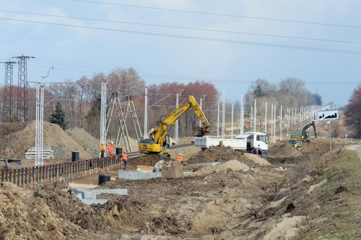 E75, Rail Baltica, stacja, Szepietowo, nowa sieć trakcyjna, nowa infrastruktura pasażerska, nowa infrastruktura, budowa nasypu