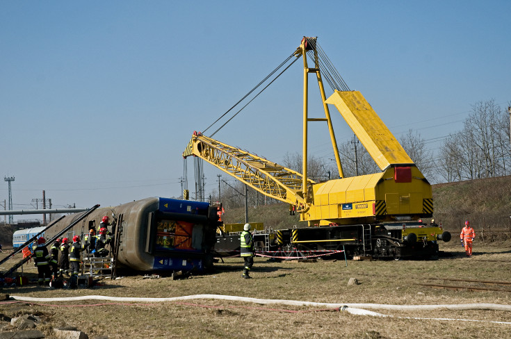 bezpieczeństwo, Legnica, PKP Intercity, straż pożarna, ratownictwo techniczne, awaria, wykolejenie, ratownictwo, wagon, dźwig, PKP Cargo, sprzęt specjalistyczny, ćwiczenia