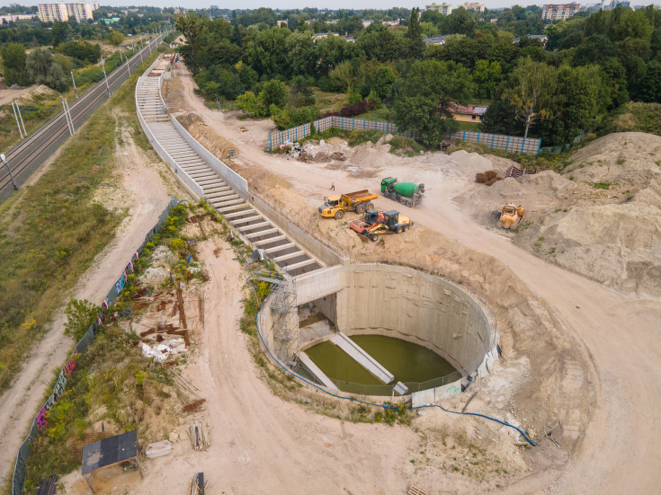 TBM, budowa tunelu, drążenie tunelu kolejowego, Łódź Koziny, Łódź Śródmieście, szacht, komora