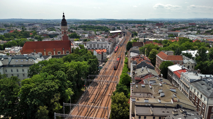 Kraków Główny, widok z lotu ptaka, pociąg osobowy