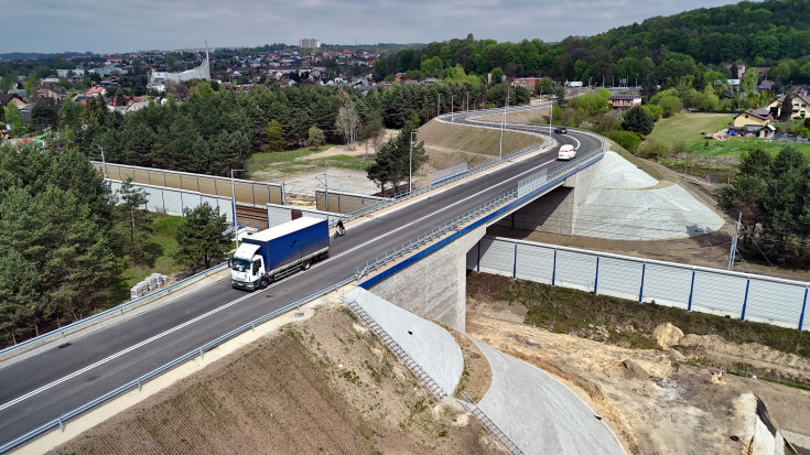 nowa infrastruktura, nowy wiadukt drogowy, widok z lotu ptaka, Młoszowa