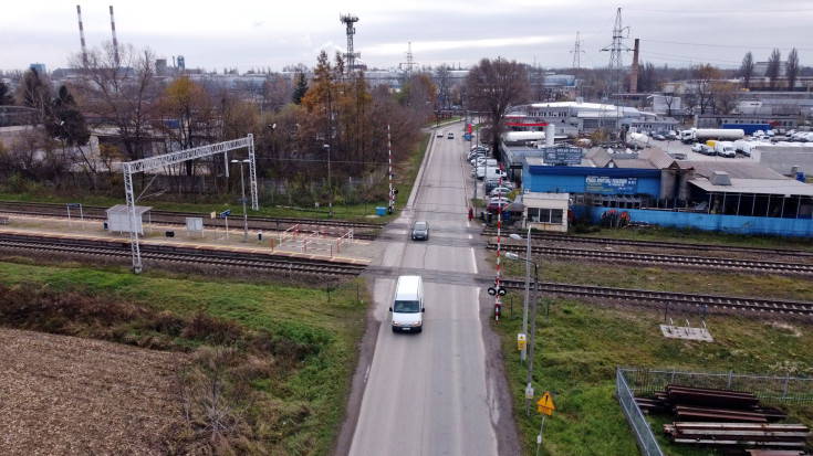 Kraków, przejazd kolejowo-drogowy, samochód osobowy, widok z lotu ptaka, Blokowa