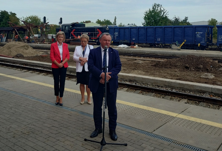 Merchel Ireneusz, briefing prasowy, prace na stacji kolejowej, Jawor