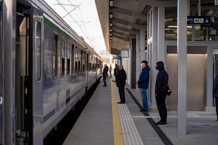 peron, stacja, Rzeszów Główny, nowa infrastruktura pasażerska, pociąg pasażerski