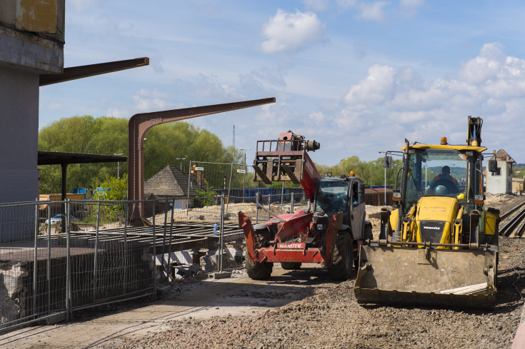 peron, modernizacja, stacja, POIiŚ 2014-2020, Program Operacyjny Infrastruktura i Środowisko, Gorzów Wielkopolski, demontaż, demontaż peronu, demontaż toru, inwestycja