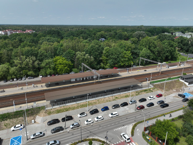 stacja, Zielonka, samochód osobowy, nowa infrastruktura, widok z lotu ptaka, nowy parking