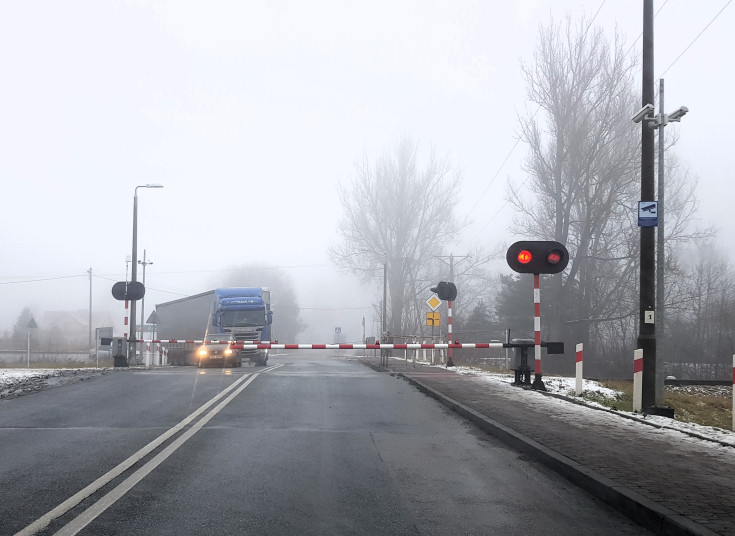 przejazd kolejowo-drogowy, samochód osobowy, urządzenia sterowania ruchem, Stąporoków