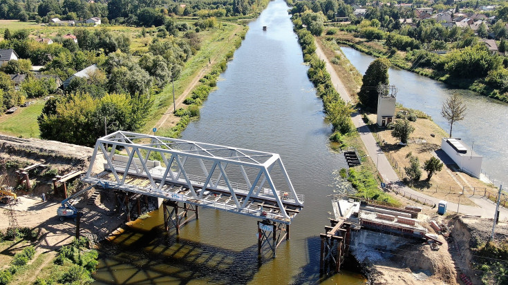 most kolejowy, nowa infrastruktura, nasuwanie przęsła, widok z lotu ptaka, LK10, Kanał Żerański