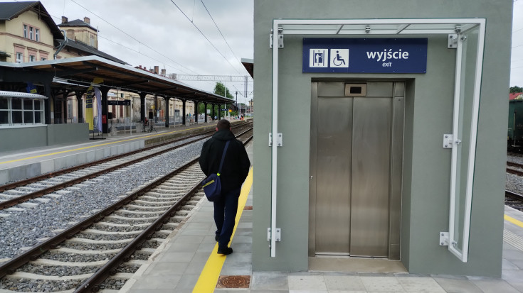 pasażer, stacja, nowa winda, Nakło nad Notecią