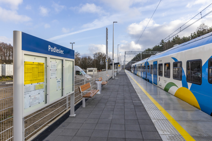 pasażer, LK59, nowa infrastruktura pasażerska, pociąg pasażerski, Podlesiec, nowy peron