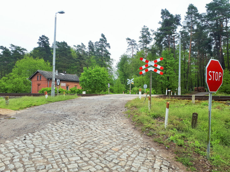 przejazd kolejowo-drogowy, pomorskie, tor, Zwierzynek, znak STOP