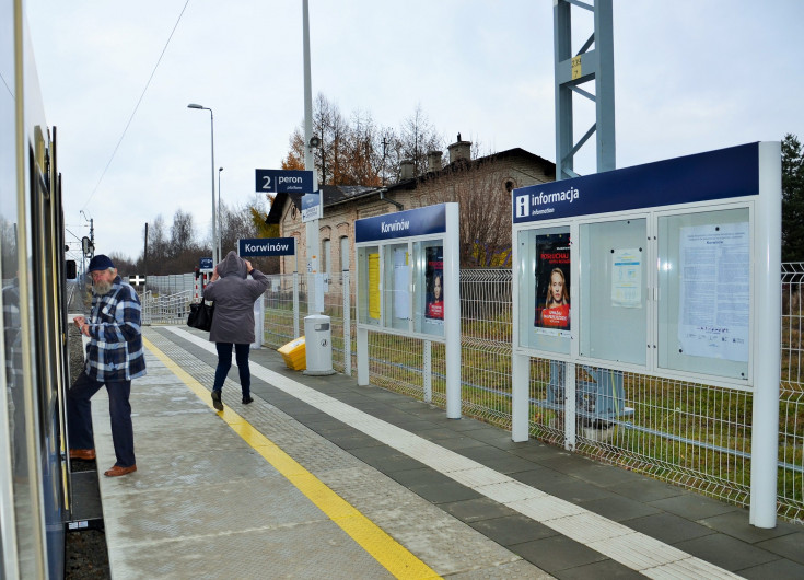 pasażer, peron, LK1, Wiedenka, Korwinów, tablica informacyjna, nowa infrastruktura