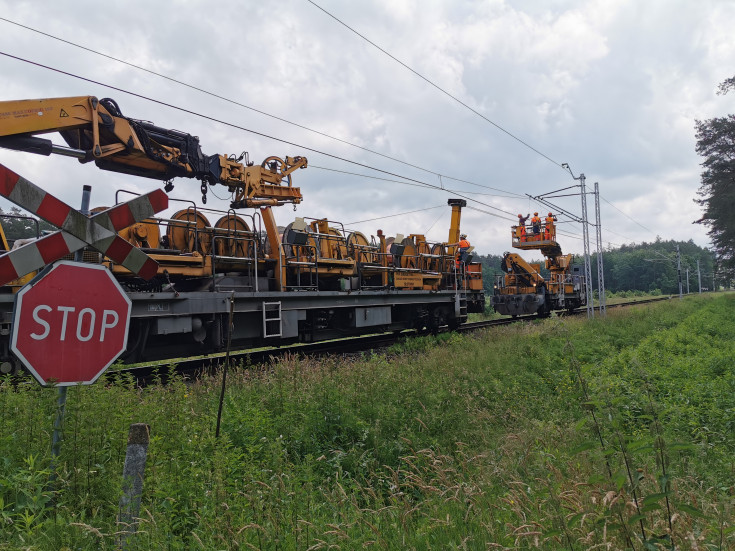 elektryfikacja, Rzeszów, PKP Energetyka, Ocice, LK71, montaż sieci trakcyjnej