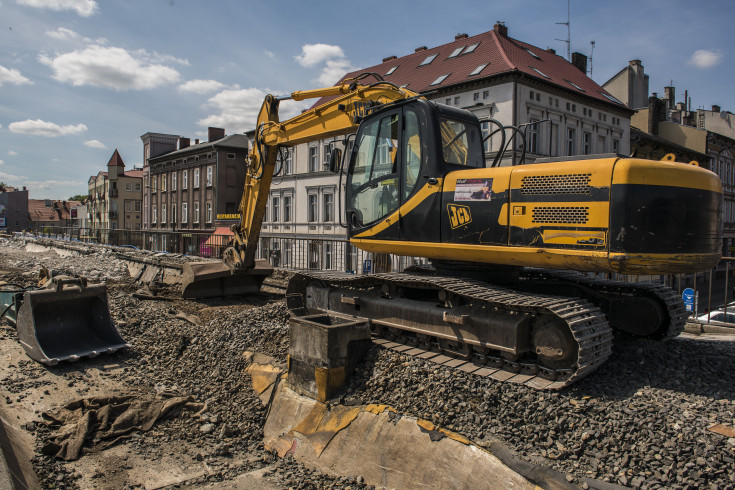 przebudowa, modernizacja, POIiŚ 2014-2020, robotnicy, Program Operacyjny Infrastruktura i Środowisko, Gorzów Wielkopolski, estakada, nasyp, prace budowlane, maszyna, inwestycja