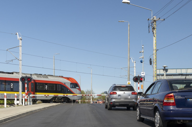 przejazd kolejowo-drogowy, Łowicz, nowa infrastruktura, pociąg osobowy