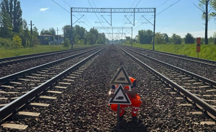 linia kolejowa, sygnał Rp1, Baczność, W6b, wskaźnik