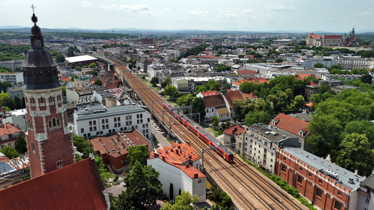 Kraków Główny, widok z lotu ptaka, pociąg osobowy