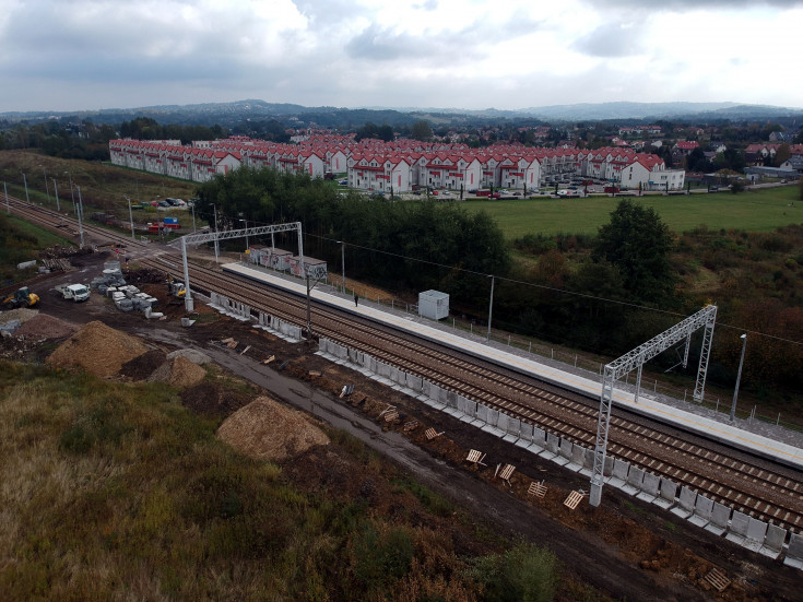 nowy przystanek, nowa sieć trakcyjna, LK94, wymiana toru, Kraków Opatkowice