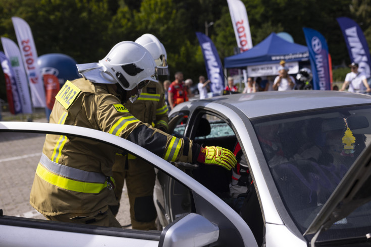 bezpieczny przejazd, bezpieczeństwo, kampania społeczna, kierowca, straż pożarna, samochód, strażak, wydarzenie plenerowe, stoisko, stoisko kampanii, Moto Safety Day, BRD, motoryzacja