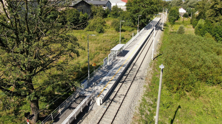 nowa wiata, nowy tor, nowa infrastruktura, nowy peron, Cieszyn Uniwersytet