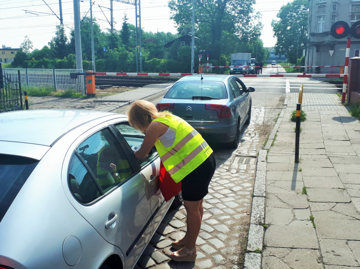 SOK, bezpieczny przejazd, bezpieczny piątek, akcja ulotkowa, żółta naklejka, Gdańsk Orunia