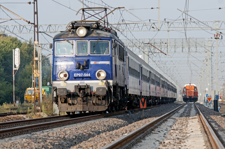 tor, pociąg pasażerski