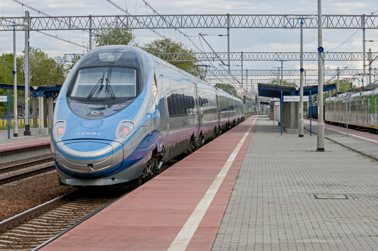 peron, modernizacja, stacja, Pendolino, pociąg, E65, Ciechanów, tor, infrastruktura kolejowa