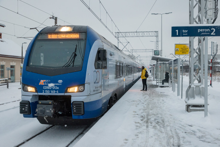 pasażer, peron, Nowy Targ, pociąg pasażerski