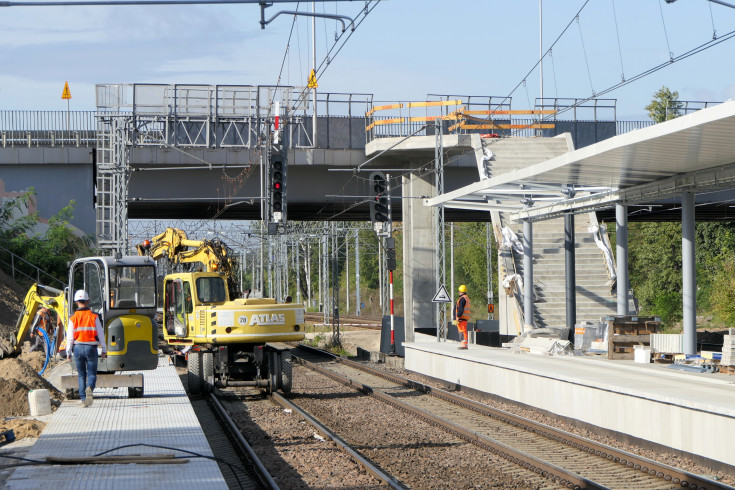 linia obwodowa, Warszawa Powązki, nowy przystanek, nowa kładka